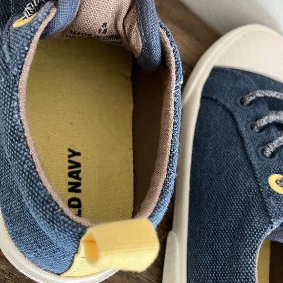 Boys Slip-On Old Navy Shoes Size 8 - Picture 2 of 5